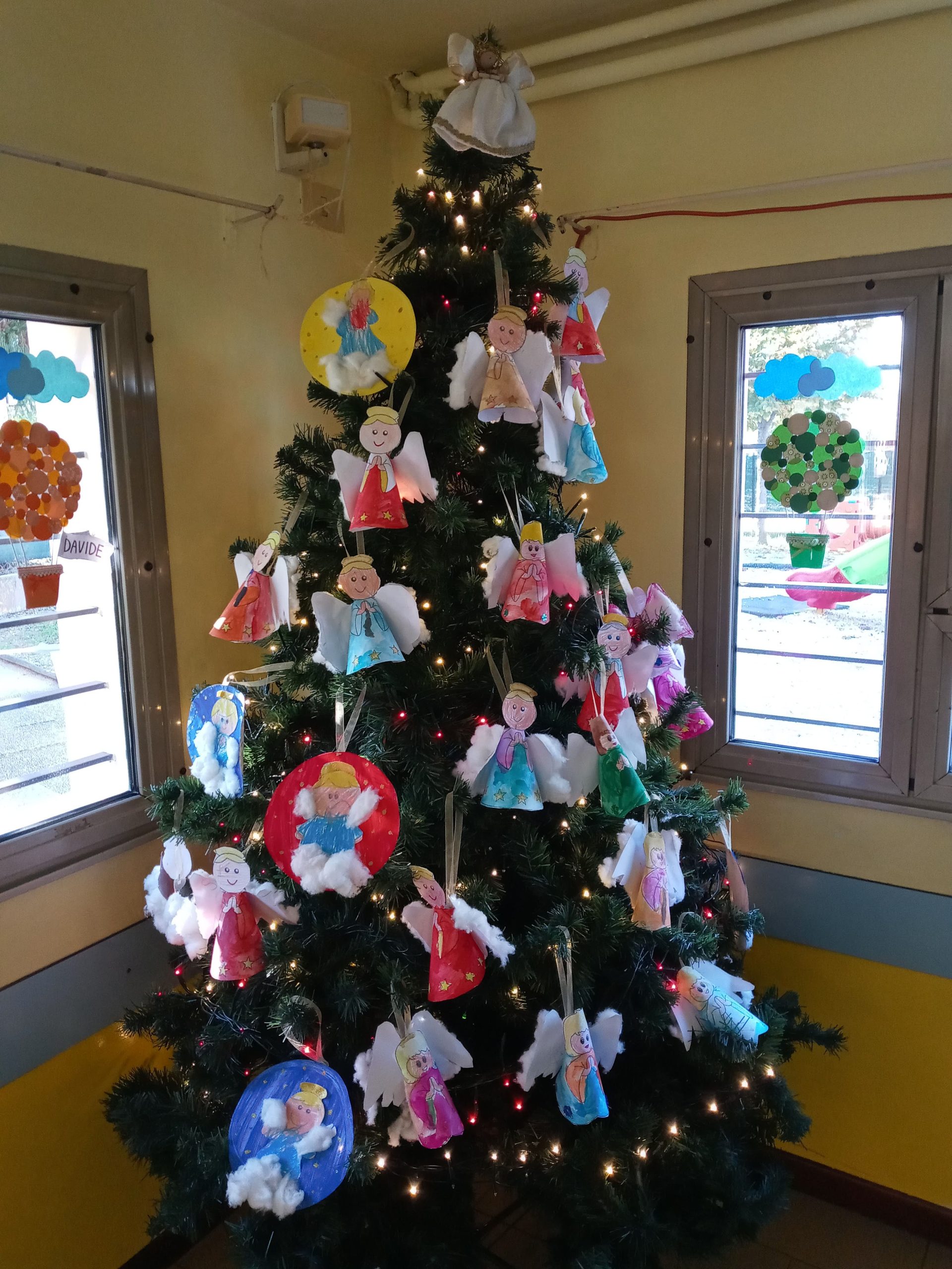 Albero Di Natale Con Gli Angioletti Min Scaled